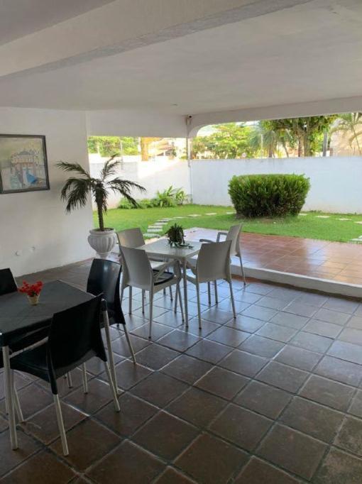 Apartamento 2 Quartos A 5 Minutos A Pe Da Praia Da Enseada กัวรูจา ภายนอก รูปภาพ